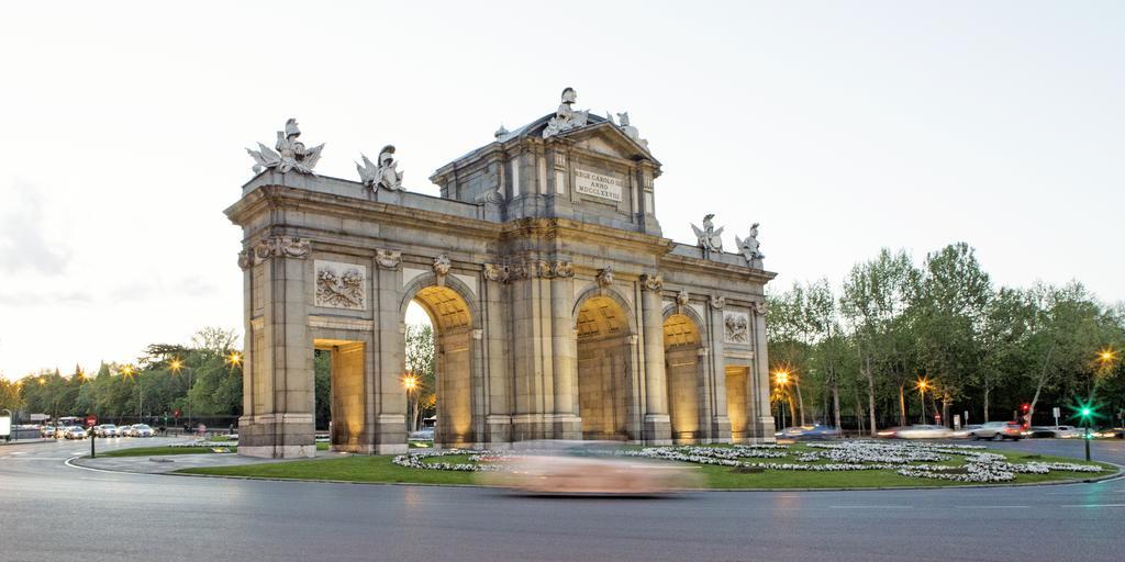 Hospes Puerta De Alcala Hotel Madrid Bagian luar foto